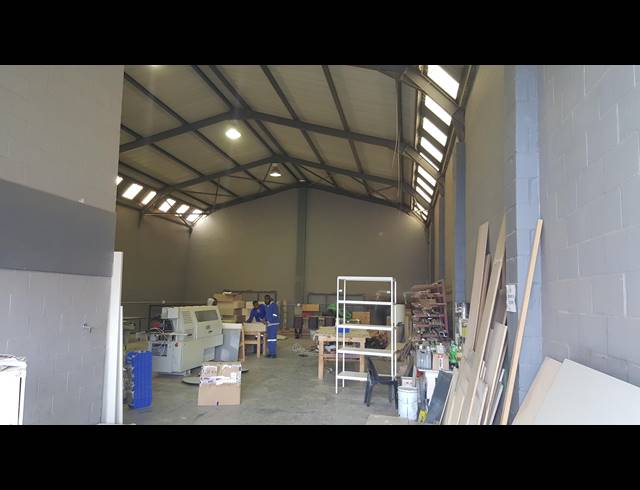 242M² WAREHOUSE TO LET IN KILLARNEY GARDENS